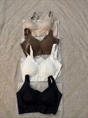 NWT 4 Pack Seamless Wireless Comfort Bras Size Medium